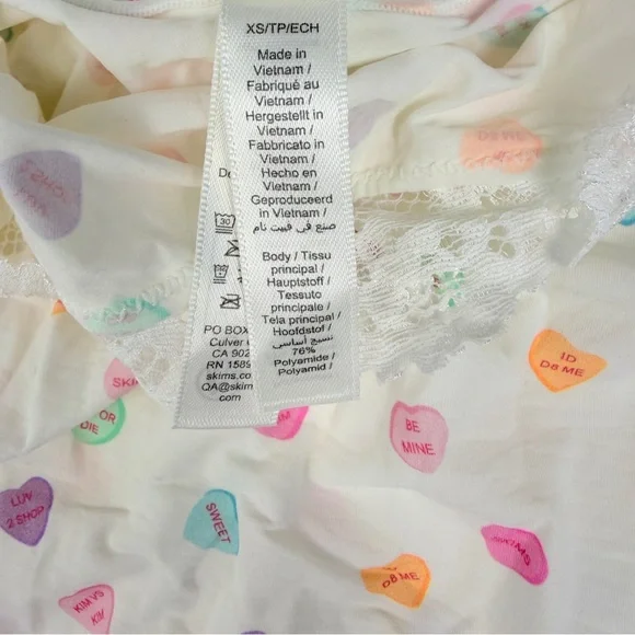 NWT Skims Fits Everybody Lace Mini Slip Dress Marble Candy Heart Print Size XS - Picture 12 of 12